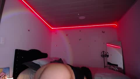 Nicolle online show from February 2025 06:50:02 AM