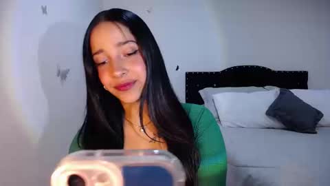 Nicolle online show from September 2025 04:05:01 AM