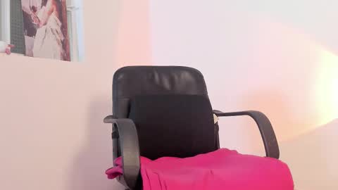 700 pm Washington time online show from October 2025 12:55:01 AM