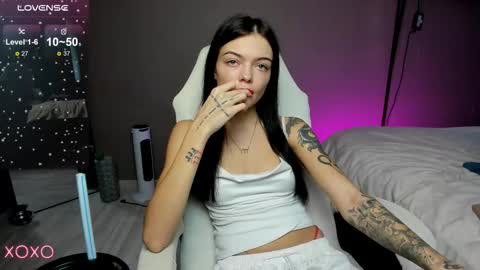 Snapshot of mariella__adams chatting on October 2025 01:25:02 PM Maria online show from October 2025 01:25:02 PM