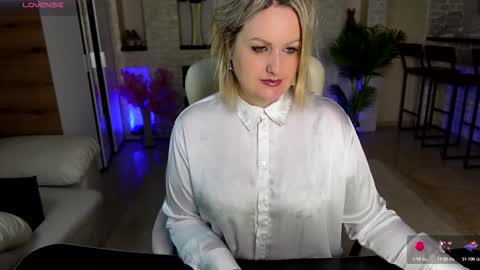 Snapshot of mariemlui chatting on March 2026 03:38:02 PM mariemlui online show from March 2026 03:38:02 PM