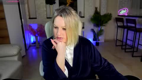 Snapshot of mariemlui chatting on March 2026 03:28:02 PM mariemlui online show from March 2026 03:28:02 PM