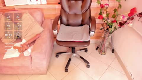 Snapshot of marien_thomson_ chatting on January 2025 05:49:01 AM Marien online show from January 2025 05:49:01 AM