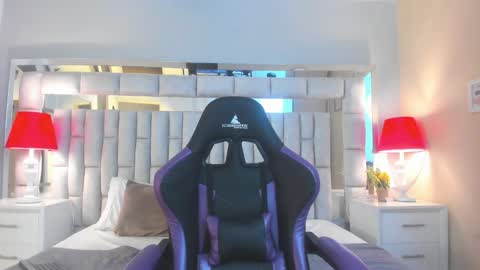 mariiahneedles online show from November 2025 09:16:01 PM