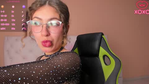 Snapshot of mariie_tayy chatting on January 2025 07:40:01 PM mariie_tayy online show from January 2025 07:40:01 PM