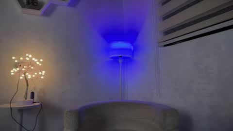 IM YOUR BABE GIRL LYCA online show from February 2026 07:01:02 PM