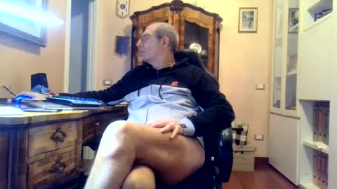 Snapshot of markmarkmark00 chatting on December 2024 08:23:02 AM markmarkmark00 online show from December 2024 08:23:02 AM