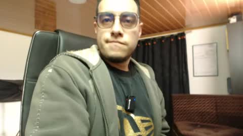 Snapshot of markswitch_ chatting on April 2026 05:28:01 PM Mark Switch online show from April 2026 05:28:01 PM