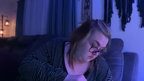 maroon_moon online show from November 2025 01:06:01 AM