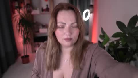 Maria  online broadcast from Tuesday to Suturday from 6 pm to 12 pm Germany time Sunday-Monday offline online show from December 2025 07:40:02 PM