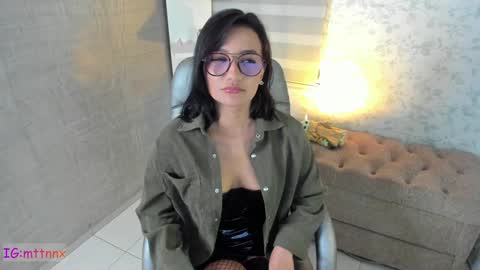 Snapshot of martiiinaa_ chatting on December 2024 04:43:02 AM Martina online show from December 2024 04:43:02 AM