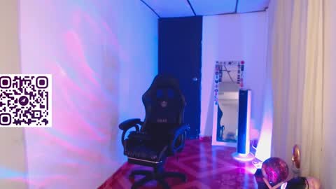 Snapshot of martina_adams chatting on February 2025 01:27:02 AM mari online show from February 2025 01:27:02 AM