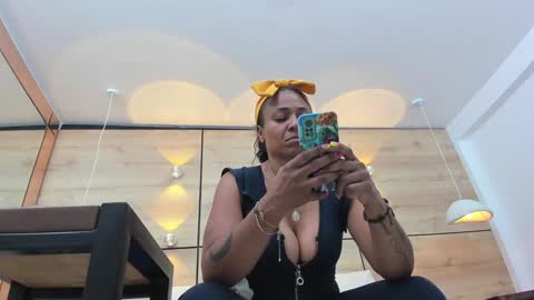 Snapshot of martina_touss chatting on January 2025 04:05:01 AM martina touss online show from January 2025 04:05:01 AM