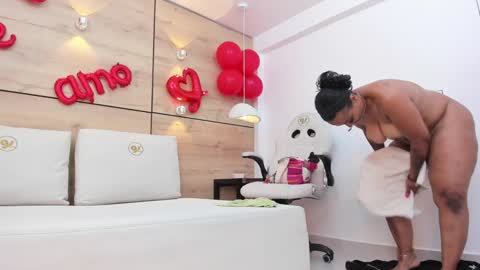 Snapshot of martina_touss chatting on February 2025 09:24:01 AM martina touss online show from February 2025 09:24:01 AM
