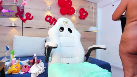 Snapshot of martina_touss chatting on February 2025 10:00:02 PM martina touss online show from February 2025 10:00:02 PM
