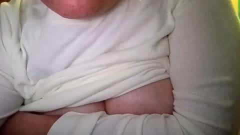 Snapshot of martinhopetaylor chatting on April 2026 05:01:02 AM martinhopetaylor online show from April 2026 05:01:02 AM