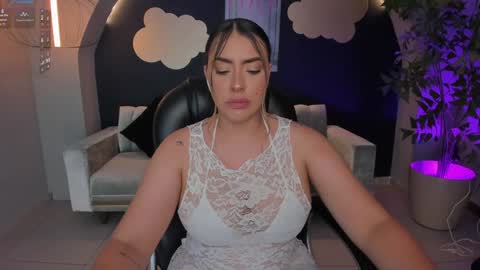 Snapshot of martinnabonnet chatting on February 2025 04:39:02 PM Martinna Bonnet online show from February 2025 04:39:02 PM