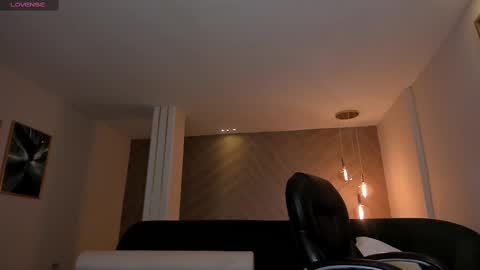 Snapshot of martinnabonnet chatting on February 2025 10:37:02 AM Martinna Bonnet online show from February 2025 10:37:02 AM