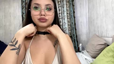 Mia online show from February 2026 06:26:01 AM