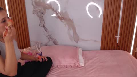 Hi guys im Mary  online show from November 2025 12:26:01 PM