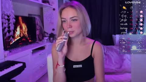 Mary online show from November 2025 09:03:02 PM