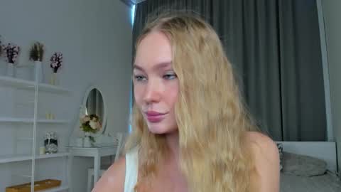 Snapshot of maryjamio chatting on September 2025 09:11:02 AM Hannah 3 online show from September 2025 09:11:02 AM