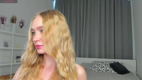 Snapshot of maryjamio chatting on September 2025 09:01:01 AM Hannah 3 online show from September 2025 09:01:01 AM