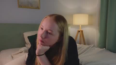 Laura online show from December 2025 01:47:02 AM