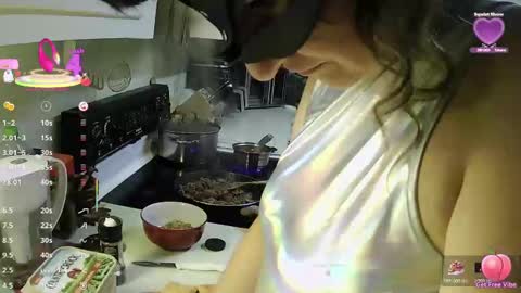 Snapshot of marynka21 chatting on October 2025 08:43:02 PM marynka21 online show from October 2025 08:43:02 PM