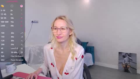 Snapshot of marysantamonika chatting on October 2025 07:47:02 AM Mary online show from October 2025 07:47:02 AM