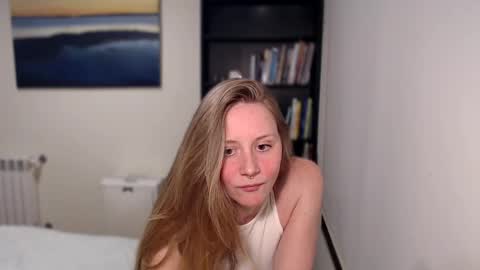 Snapshot of marytiny chatting on April 2026 09:39:33 PM Mary online show from April 2026 09:39:33 PM