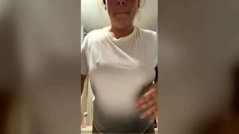 Snapshot of marytts35 chatting on February 2026 04:21:02 AM marytits online show from February 2026 04:21:02 AM