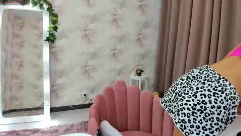 Snapshot of maryy_senn chatting on September 2025 03:08:01 AM Luucy UTC1 Mon Tue Wed Thu Fri 0500-1130 online show from September 2025 03:08:01 AM