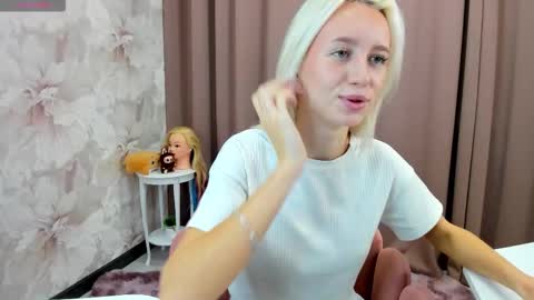 Snapshot of maryy_senn chatting on October 2025 02:55:01 AM Luucy UTC1 Mon Tue Wed Thu Fri 0500-1130 online show from October 2025 02:55:01 AM