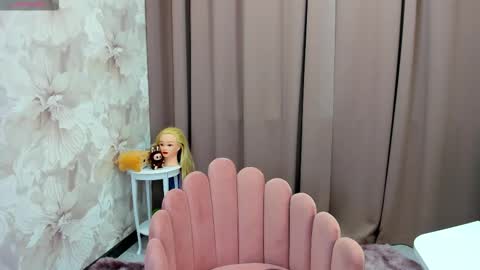 Snapshot of maryy_senn chatting on October 2025 02:45:02 AM Luucy UTC1 Mon Tue Wed Thu Fri 0500-1130 online show from October 2025 02:45:02 AM