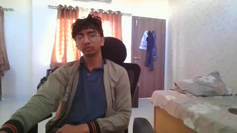 Mask Boy online show from December 2025 03:23:01 AM