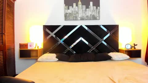 Scarlet  online show from April 2026 08:23:01 PM