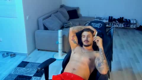 Snapshot of masterchris12 chatting on October 2025 09:05:02 PM masterchris12 online show from October 2025 09:05:02 PM