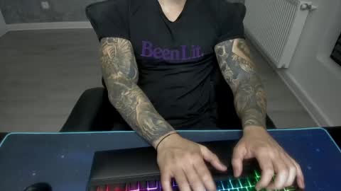 Snapshot of masterkingmuscle chatting on January 2025 08:43:01 PM masterkingmuscle online show from January 2025 08:43:01 PM