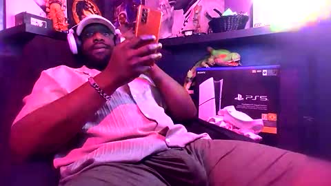 Snapshot of mastermarvel22 chatting on February 2026 07:15:01 AM BlackMarvel online show from February 2026 07:15:01 AM