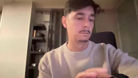 Aaron online show from December 2025 07:11:01 PM