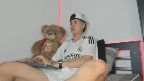 mateo_escobar online show from November 2025 05:03:01 PM