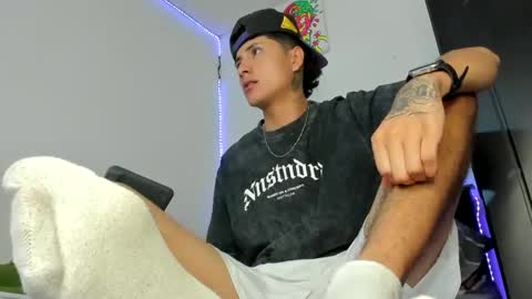 mateo_escobar online show from November 2025 04:01:02 AM