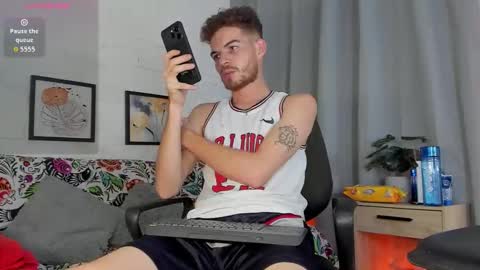 Snapshot of mateo_hunter chatting on December 2025 08:52:02 AM MATEO HUNTER online show from December 2025 08:52:02 AM