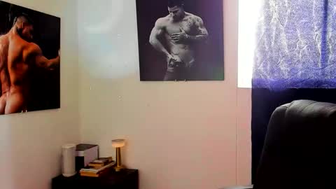 Snapshot of mathews_roses chatting on December 2025 07:10:01 PM Marck Mathews online show from December 2025 07:10:01 PM