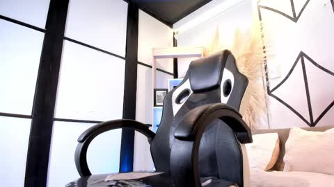 MathewSanz  online show from April 2026 12:05:02 PM