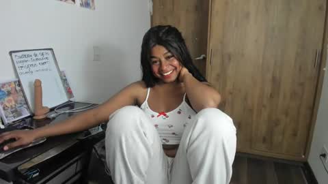 Snapshot of matilde27 chatting on February 2025 04:36:02 AM Daniela online show from February 2025 04:36:02 AM