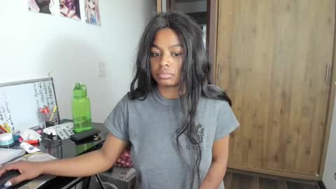 Snapshot of matilde27 chatting on February 2025 12:05:02 PM Daniela online show from February 2025 12:05:02 PM