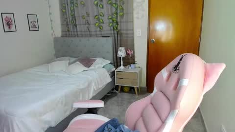 Snapshot of matilde27 chatting on October 2025 10:45:01 AM Daniela online show from October 2025 10:45:01 AM