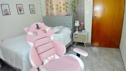 Snapshot of matilde27 chatting on October 2025 11:29:01 AM Daniela online show from October 2025 11:29:01 AM